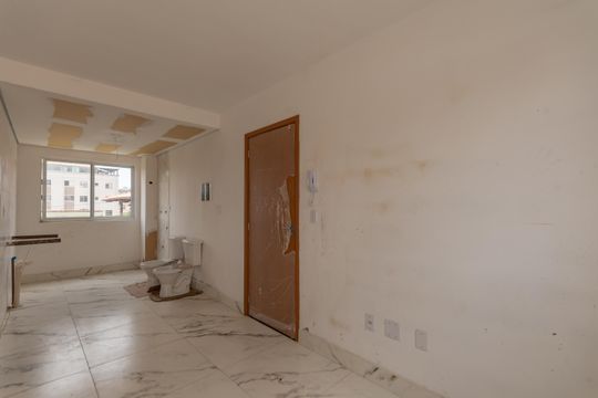 Apartamento à venda com 2 quartos, 60m² em Serrano, Belo Horizonte