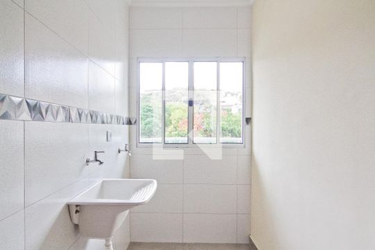 Área de serviço de apartamento para alugar com 2 quartos, 65m² em Vila Mangalot, São Paulo