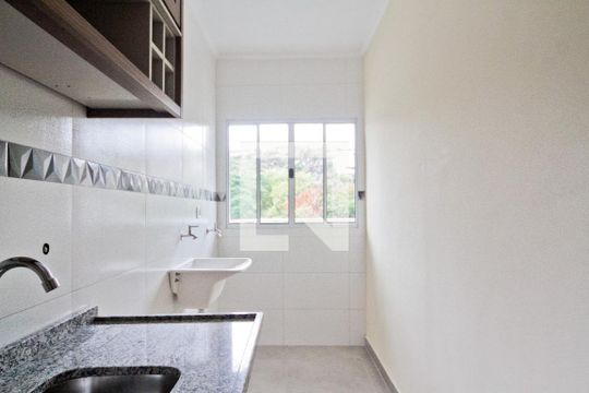 Cozinha de apartamento para alugar com 2 quartos, 65m² em Vila Mangalot, São Paulo