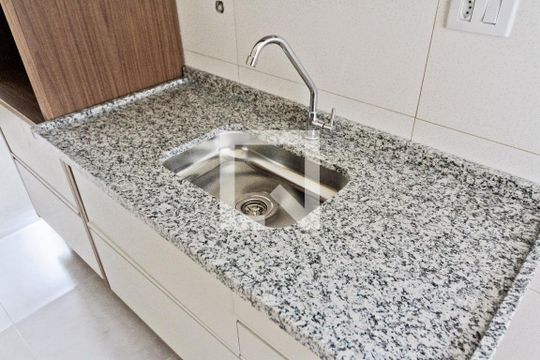 Cozinha de apartamento para alugar com 2 quartos, 65m² em Vila Mangalot, São Paulo