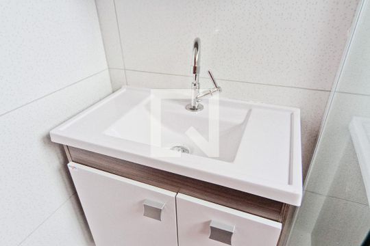 Banheiro de apartamento para alugar com 2 quartos, 65m² em Vila Mangalot, São Paulo