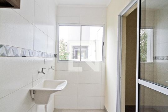 Área de serviço de apartamento para alugar com 2 quartos, 65m² em Vila Mangalot, São Paulo