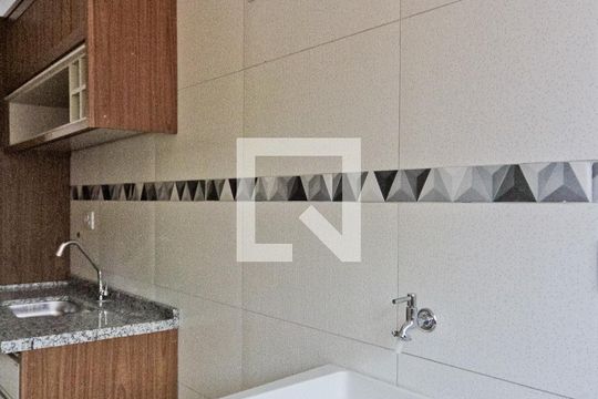 Área de serviço de apartamento para alugar com 2 quartos, 65m² em Vila Mangalot, São Paulo