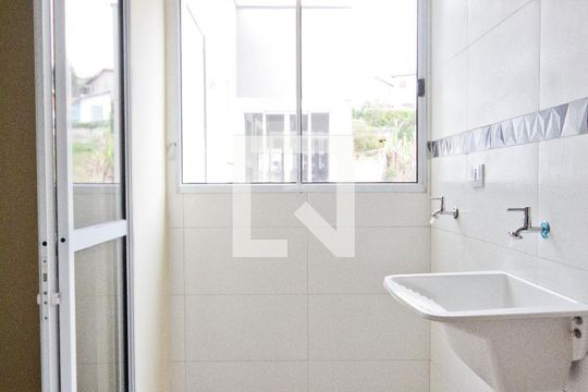 Área de serviço de apartamento para alugar com 2 quartos, 65m² em Vila Mangalot, São Paulo