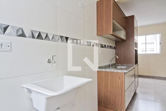 Área de serviço de apartamento para alugar com 2 quartos, 65m² em Vila Mangalot, São Paulo