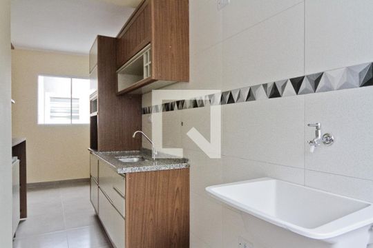 Cozinha de apartamento para alugar com 2 quartos, 65m² em Vila Mangalot, São Paulo
