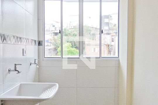 Área de serviço de apartamento para alugar com 2 quartos, 65m² em Vila Mangalot, São Paulo