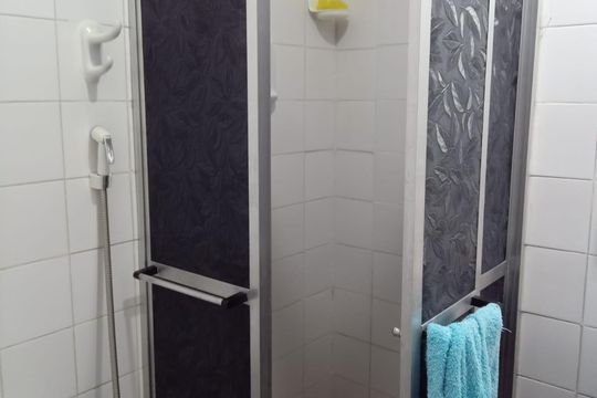 Banheiro de apartamento à venda com 2 quartos, 52m² em Rocha Miranda, Rio de Janeiro