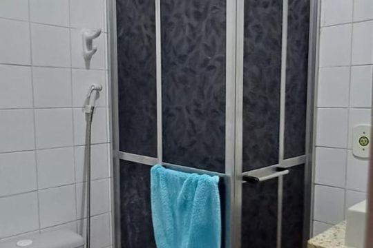 Banheiro de apartamento à venda com 2 quartos, 52m² em Rocha Miranda, Rio de Janeiro