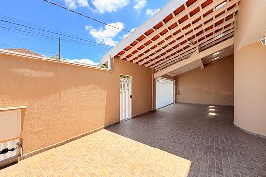 Garagem/frente da Casa de casa à venda com 4 quartos, 310m² em Jardim Paulista Ii, Jundiaí
