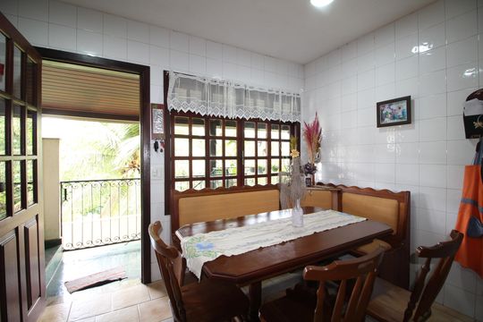 Cozinha de casa de condomínio à venda com 4 quartos, 350m² em Jacarepaguá, Rio de Janeiro
