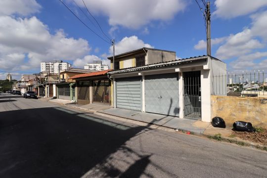 Fachada de casa para alugar com 1 quarto, 55m² em Vila Humaita, Santo André