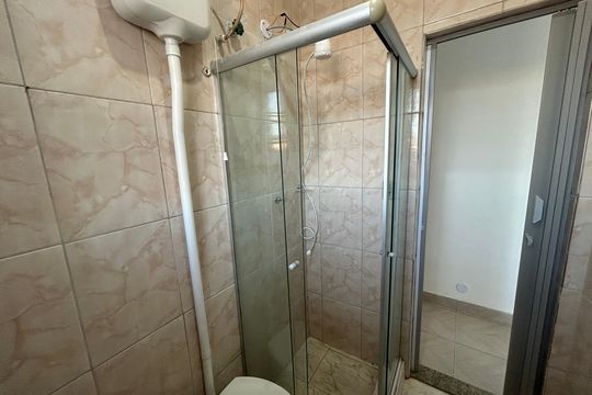 Banheiro  de apartamento para alugar com 1 quarto, 60m² em Higienópolis, Rio de Janeiro