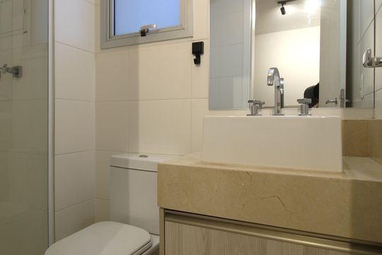 Banheiro de kitnet/studio à venda com 1 quarto, 37m² em Indianópolis, São Paulo