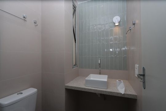 Banheiro de apartamento à venda com 3 quartos, 54m² em Vila Ema, São Paulo