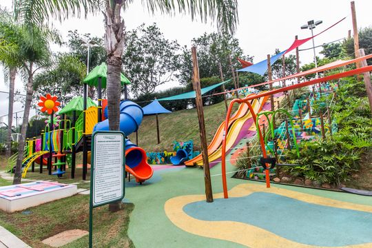 Área comum - Playground de casa de condomínio para alugar com 4 quartos, 370m² em Alphaville, Santana de Parnaíba