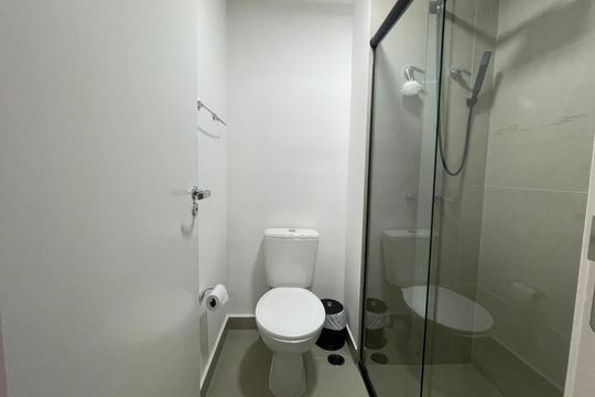 Banheiro social de apartamento para alugar com 1 quarto, 30m² em Centro Histórico de São Paulo, São Paulo