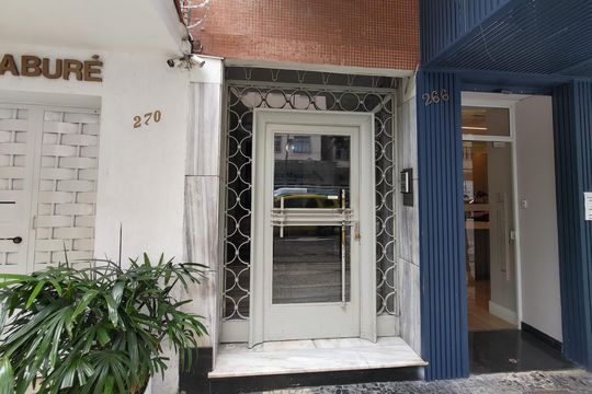Fachada e portaria de apartamento à venda com 4 quartos, 193m² em Copacabana, Rio de Janeiro