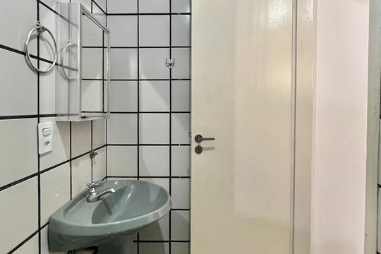 Banheiro de kitnet/studio para alugar com 1 quarto, 20m² em Cidade Universitária, Campinas