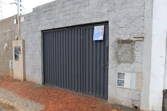 Fachada de casa para alugar com 3 quartos, 85m² em Coimbra, Goiânia