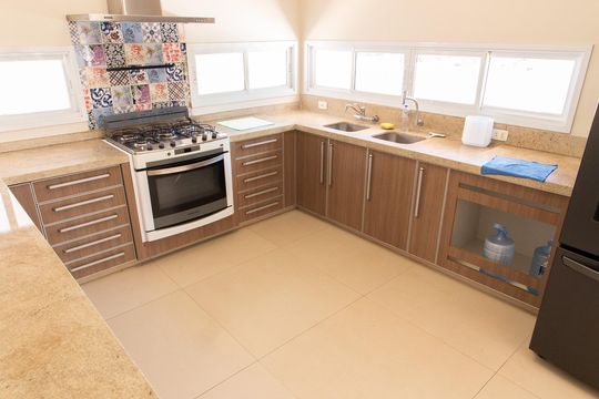COZINHA de casa de condomínio à venda com 4 quartos, 590m² em Jardim Arua, Campinas