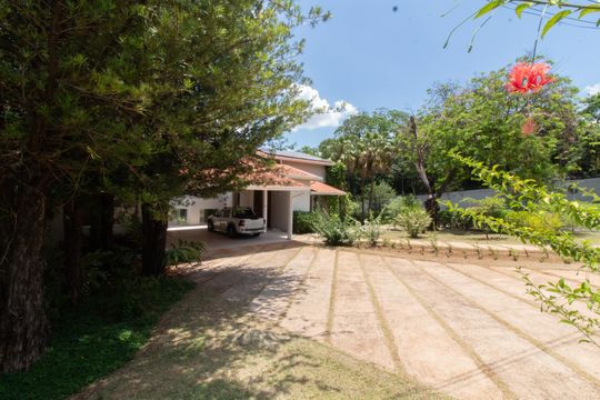 FACHADA de casa de condomínio à venda com 4 quartos, 590m² em Jardim Arua, Campinas