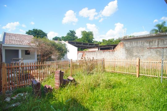 Quintal de casa à venda com 6 quartos, 250m² em Campestre, São Leopoldo