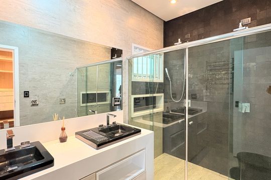Banheiro da Suíte Master de casa de condomínio para alugar com 4 quartos, 362m² em Parque Cecap, Jundiaí