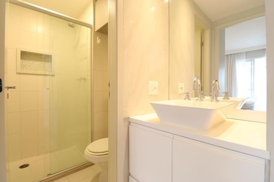 Banheiro de apartamento à venda com 1 quarto, 42m² em Pompeia, São Paulo