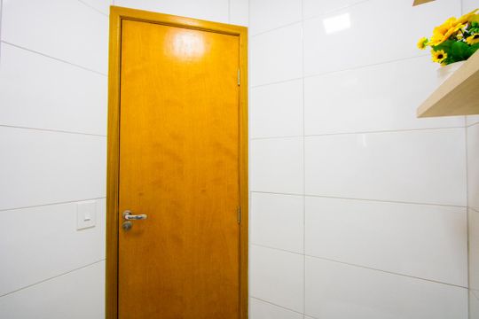 Banheiro social de apartamento à venda com 2 quartos, 59m² em Jardim Las Vegas, Santo André