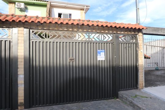 Fachada de casa à venda com 3 quartos, 203m² em Vila Divina Pastora, São Paulo