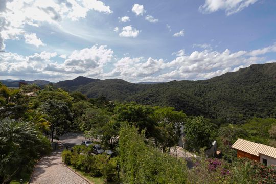 Varanda gourmet - Vista de casa de condomínio à venda com 3 quartos, 970m² em Fazenda dos Pires, Nova Lima