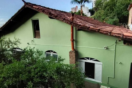 Casa à venda com 4 quartos, 220m² em Ouro Preto, Belo Horizonte