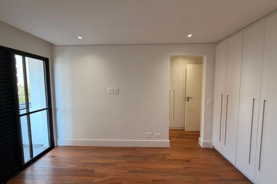Apartamento à venda com 3 quartos, 180m² em Indianópolis, São Paulo