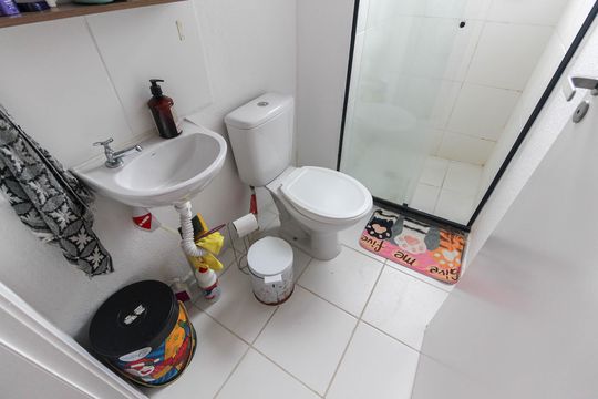 Banheiro de apartamento para alugar com 2 quartos, 44m² em Vila Lourdes, São Paulo