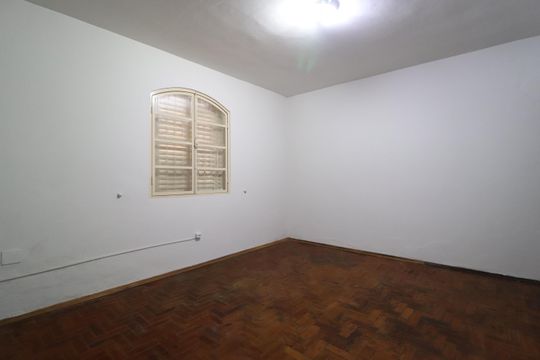 Casa para alugar com 8 quartos, 250m² em Saraiva, Uberlândia