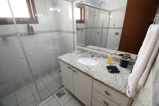 Banheiro Suíte 1 de casa à venda com 3 quartos, 280m² em Jardim Santana, Campinas