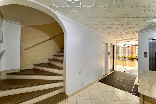 Escada de apartamento à venda com 2 quartos, 60m² em Centro, Rio de Janeiro