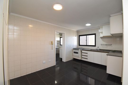 Cozinha de apartamento à venda com 3 quartos, 165m² em Bigorrilho, Curitiba