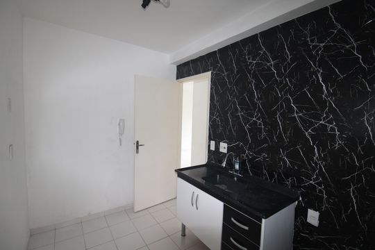 Cozinha de apartamento à venda com 2 quartos, 49m² em Vila Roque, São Paulo