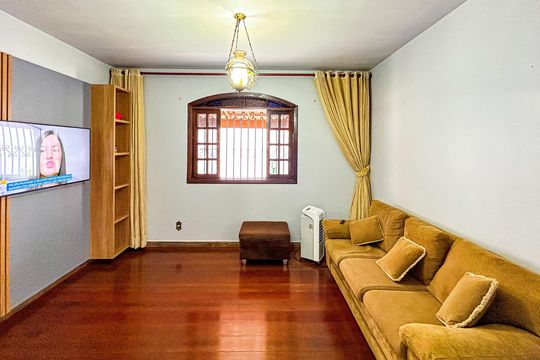 Casa à venda com 3 quartos, 181m² em Santa Amelia, Belo Horizonte