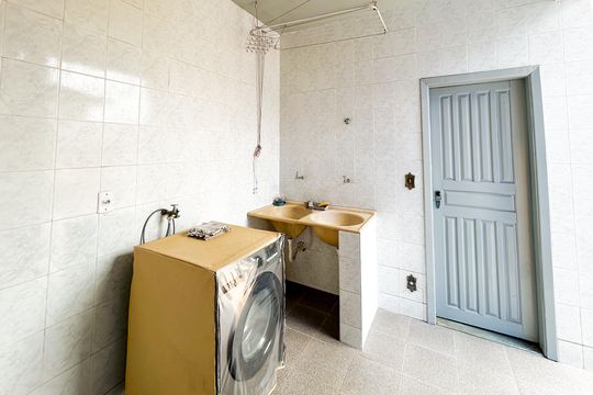 Casa à venda com 3 quartos, 181m² em Santa Amelia, Belo Horizonte