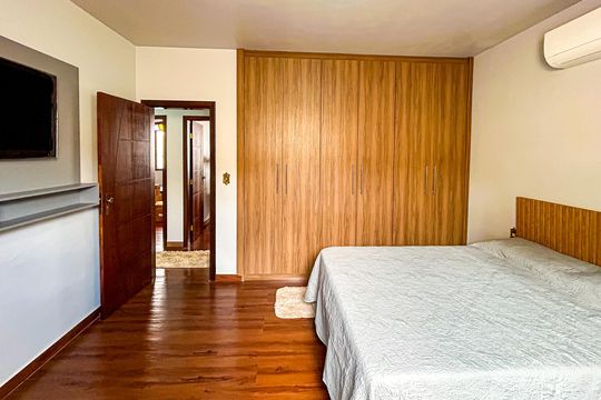 Casa à venda com 3 quartos, 181m² em Santa Amelia, Belo Horizonte