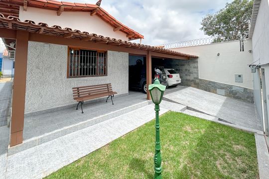 Casa à venda com 3 quartos, 181m² em Santa Amelia, Belo Horizonte