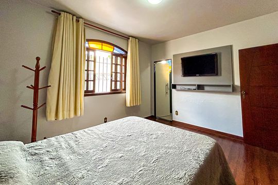 Casa à venda com 3 quartos, 181m² em Santa Amelia, Belo Horizonte