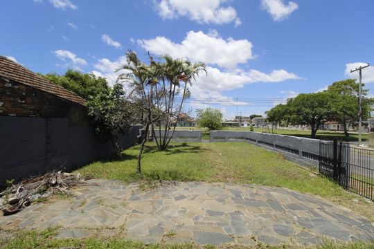 Quintal de casa à venda com 2 quartos, 100m² em Sarandi, Porto Alegre