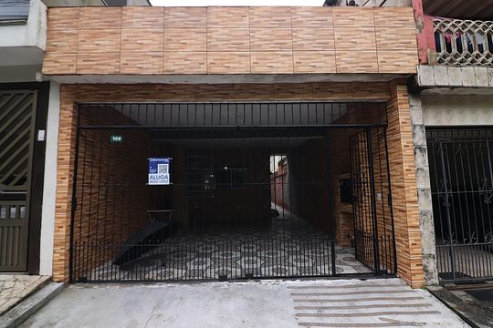 Fachada  de casa para alugar com 2 quartos, 125m² em Jardim Thelma, São Bernardo do Campo