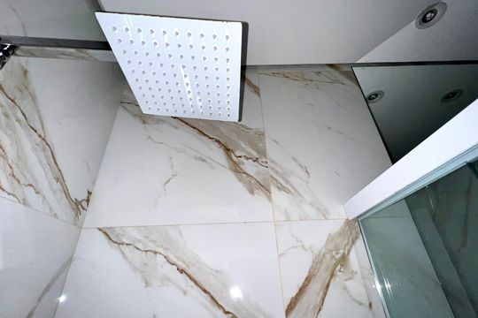 Banheiro de kitnet/studio à venda com 1 quarto, 25m² em Pinheiros, São Paulo