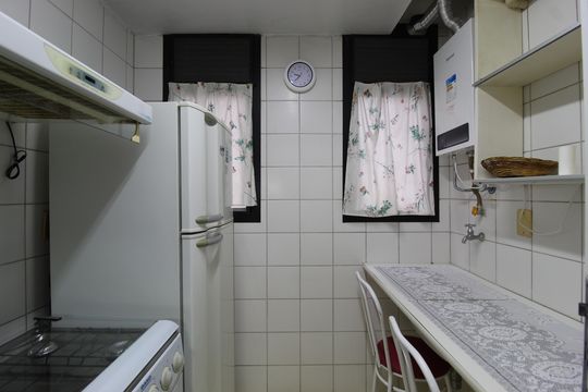 Cozinha de apartamento para alugar com 1 quarto, 45m² em Moema, São Paulo
