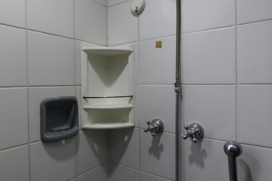 Banheiro de apartamento para alugar com 1 quarto, 45m² em Moema, São Paulo